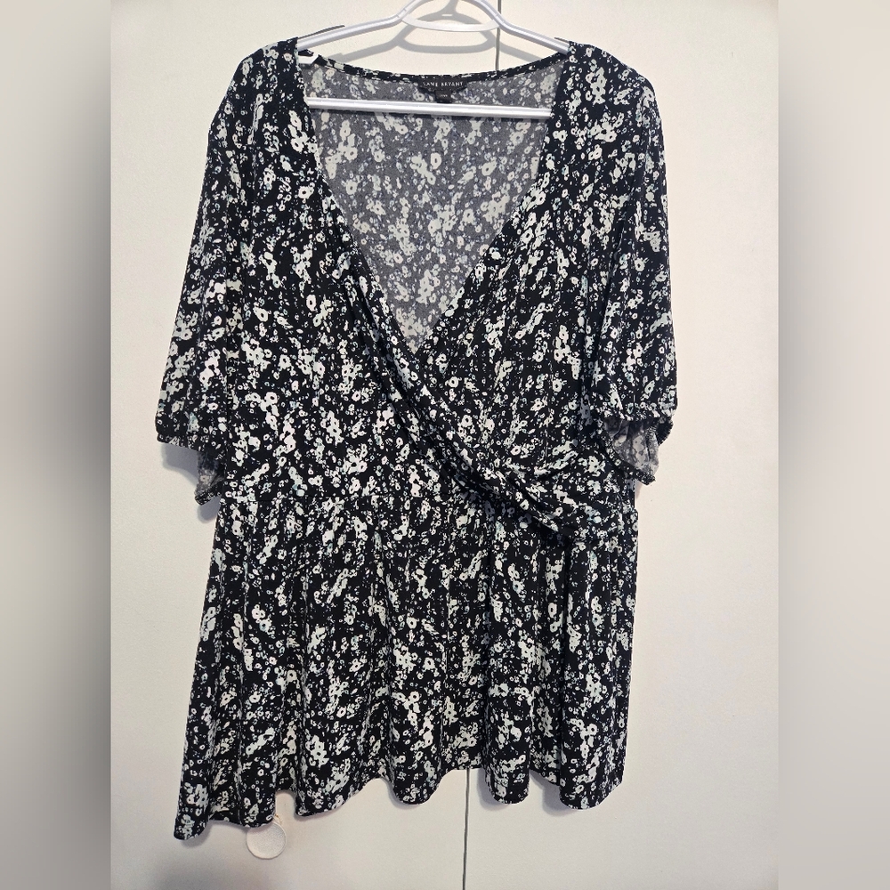 Lane Bryant Women's Floral Wrap-Style Women’s‎ Top Size 26/28